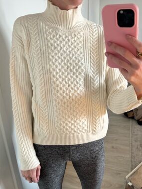 Banana Republic Cream Cable Knit Turtleneck Sweater